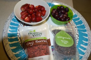 Strawberry, Seedless Grapes , Goji Berry + Organic Cacao Nibs (1)